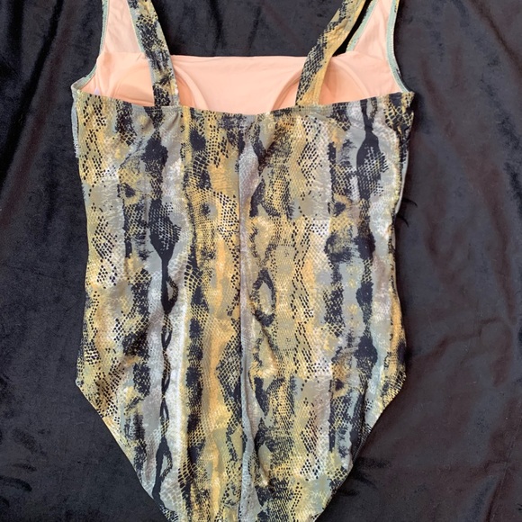 NWOT Shape FX snake print one piece swimsuit. 14 - Picture 5 of 10